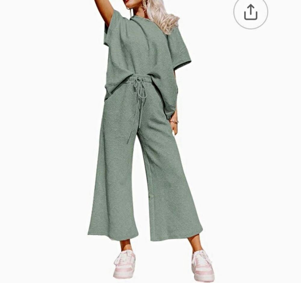 Ladies 2-pc NWOT Textured Lounge Set Top Wide-Leg Crop Pants Sage Green 2XL Plus